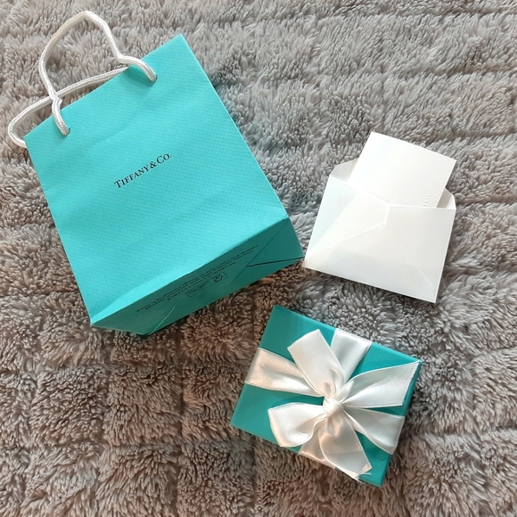 NWT Tiffany's key necklace - Picture 2 of 7